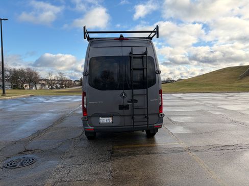 Used 2023 Mercedes-Benz Sprinter 2500 image 4