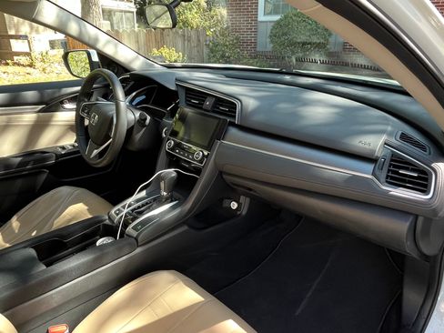 Used 2018 Honda Civic EX image 9