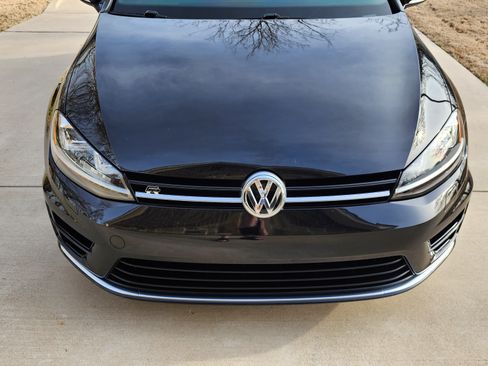 Used 2016 Volkswagen Golf 4-Door image 2