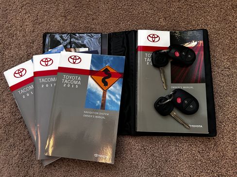 Used 2015 Toyota Tacoma 4x4 Access Cab V6 w/ TRD Off-Road Package image 17