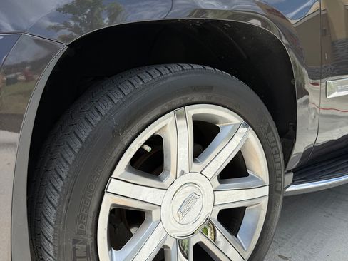 Used 2017 Cadillac Escalade Luxury AWD/4WD image 8
