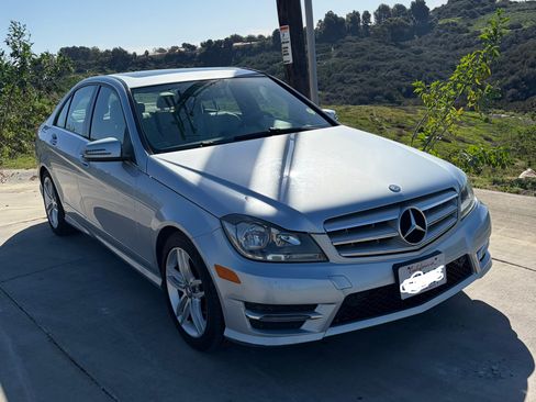 Used 2013 Mercedes-Benz C 250 Sedan image 4