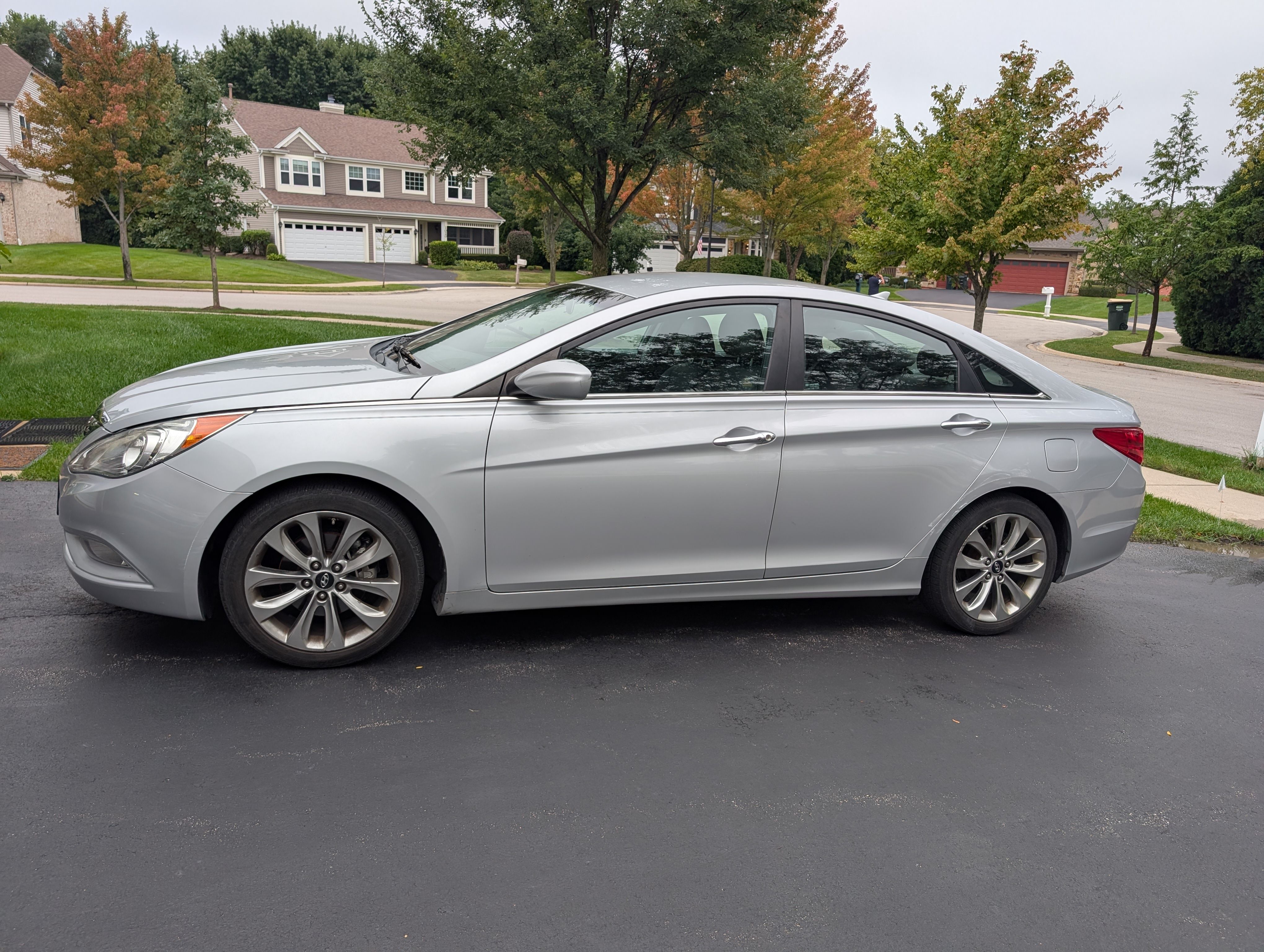 Used 2011 Hyundai Sonata SE FWD image 1