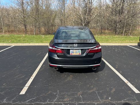 Used 2017 Honda Accord Sport image 9