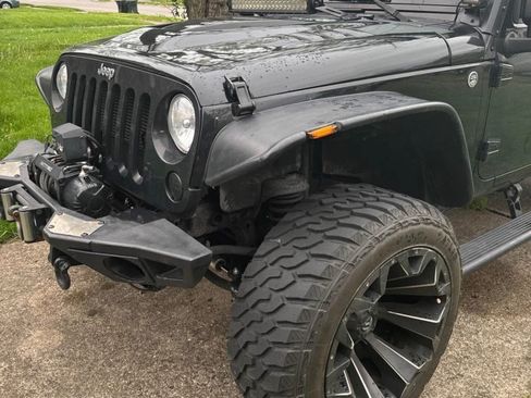 Used 2014 Jeep Wrangler Unlimited Sahara w/ Dual Top Group AWD/4WD image 14