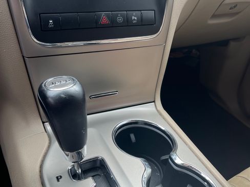 Used 2012 Jeep Grand Cherokee Limited image 12