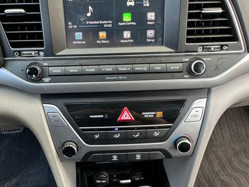 Used 2017 Hyundai Elantra SE FWD image 11