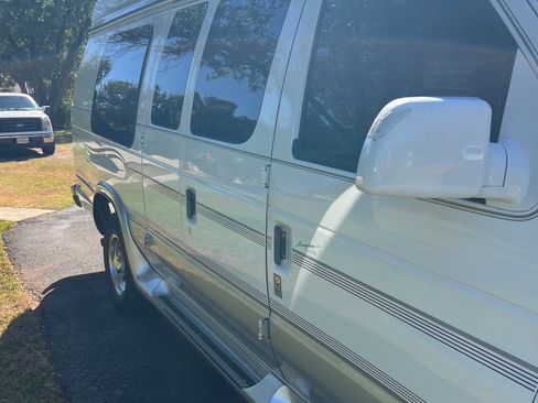 Used 1999 Ford E-250 and Econoline 250 Extended image 2