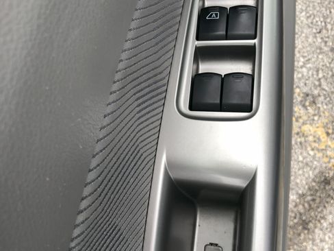 Used 2010 Subaru Forester 2.5X Premium w/ Popular Equipment Group 1A image 10