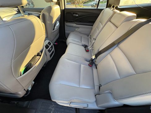 Used 2017 Honda Pilot EX-L image 11