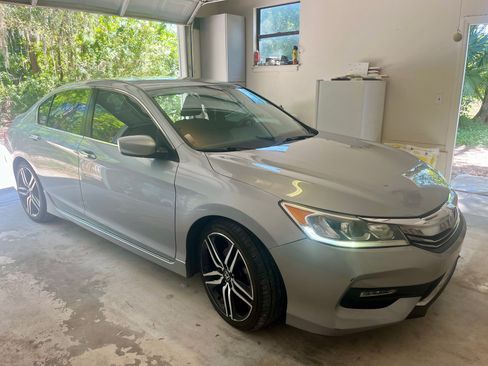 Used 2017 Honda Accord Sport image 2