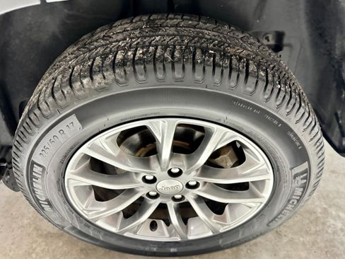 Used 2020 Jeep Cherokee Latitude Plus image 20