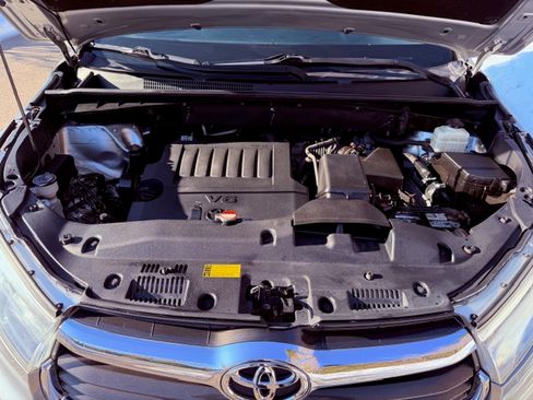 Used 2016 Toyota Highlander XLE image 18