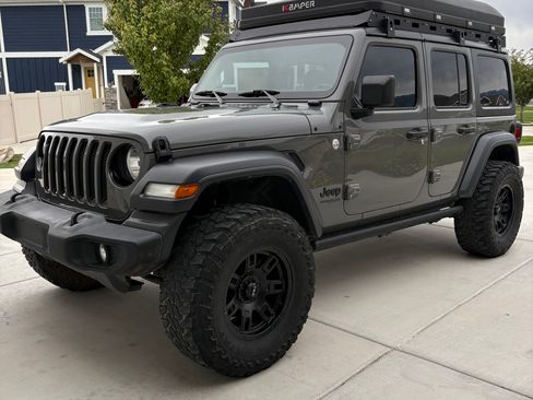 Used 2019 Jeep Wrangler Unlimited Sport image 4