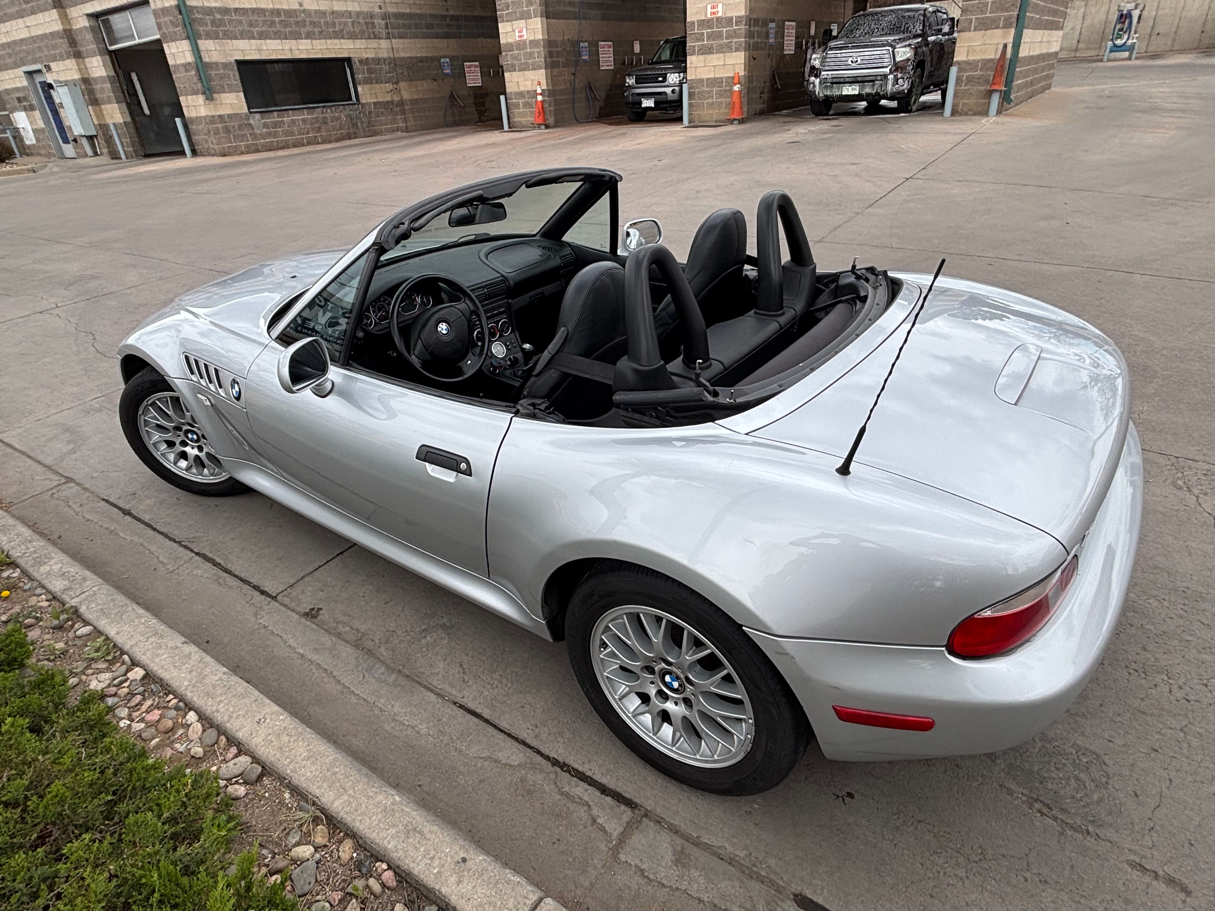 Used 2001 BMW Z3 2.5i RWD image 2