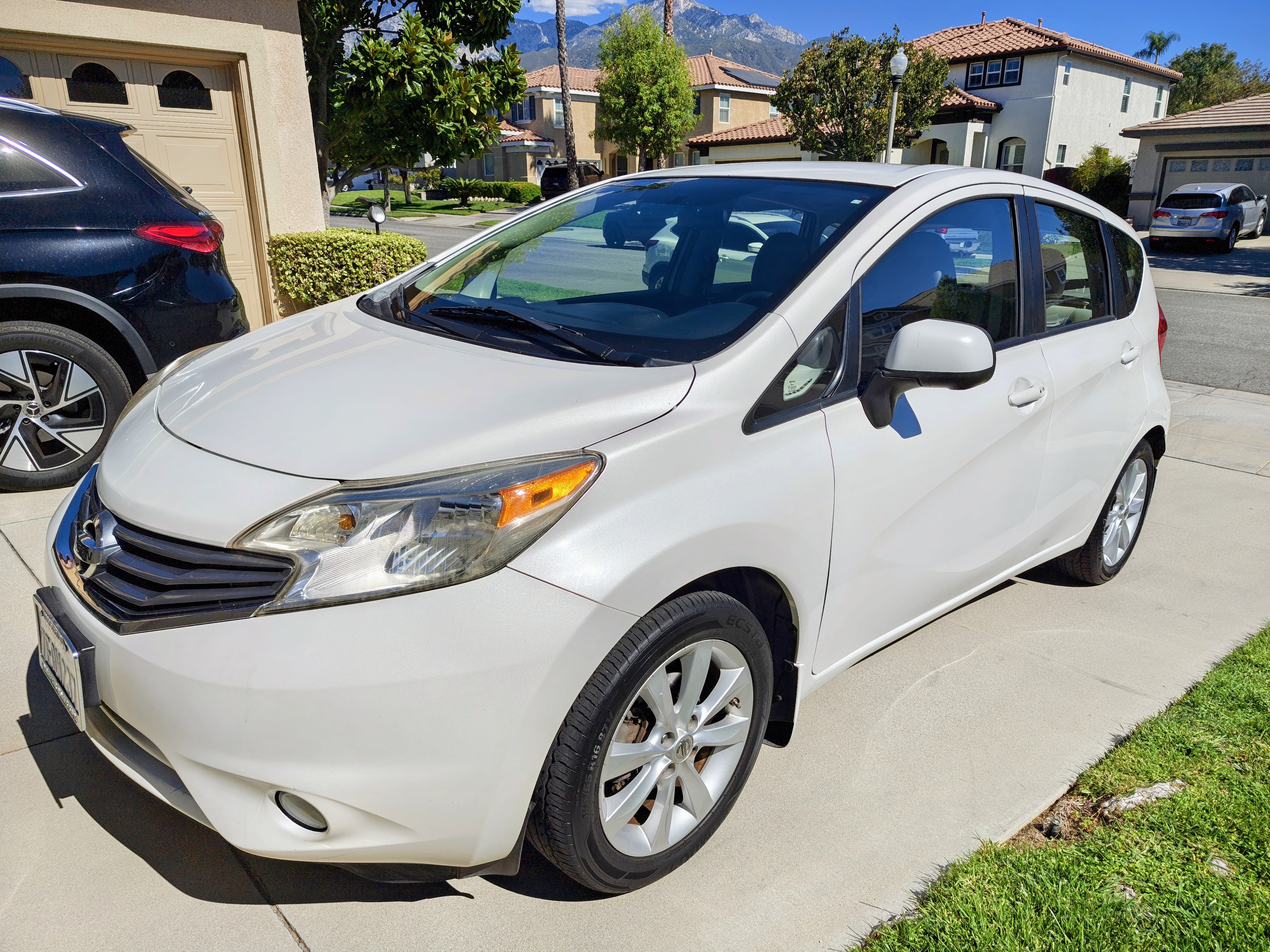 Used 2014 Nissan Versa Note SV w/ SL Package FWD image 1