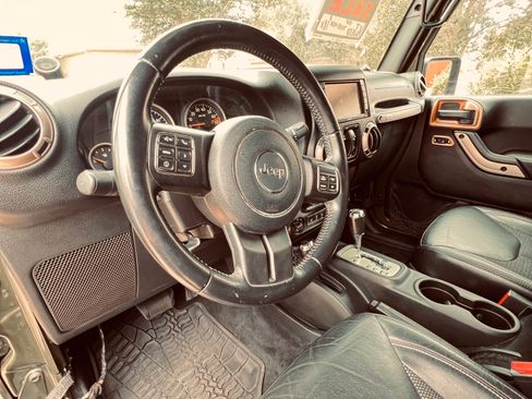 Used 2016 Jeep Wrangler Unlimited Sahara AWD/4WD image 8