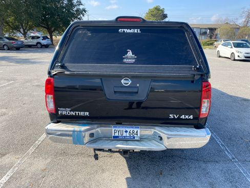 Used 2016 Nissan Frontier SV image 5