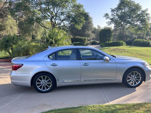 Used 2011 Lexus LS 460 w/ Comfort Pkg RWD image 5