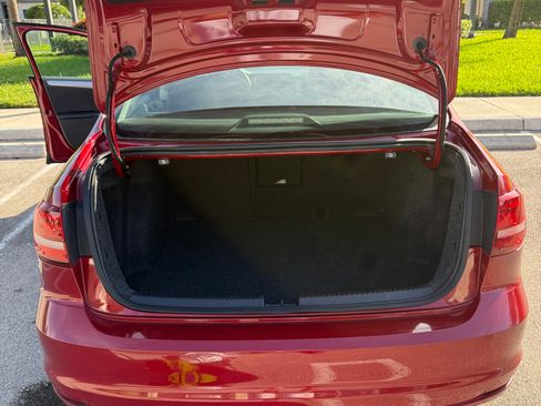 Used 2017 Volkswagen Jetta SE image 16