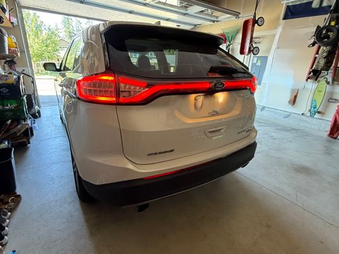 Used 2017 Ford Edge Titanium w/ Technology Package AWD/4WD image 4