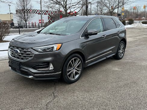 Used 2019 Ford Edge Titanium w/ Equipment Group 301A image 5