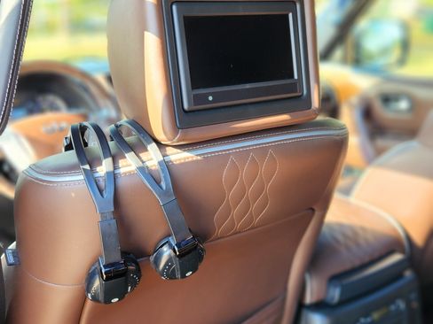 Used 2016 INFINITI QX80 Limited w/ All Season Package image 25