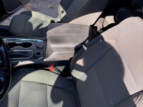 Used 2018 Chevrolet Traverse LT image 9