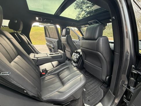 Used 2017 Land Rover Range Rover HSE image 14