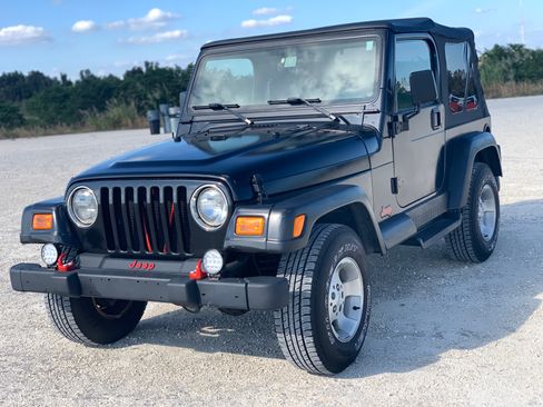 Used 1999 Jeep Wrangler Sahara AWD/4WD image 2