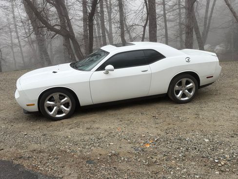 Used 2013 Dodge Challenger SXT Plus image 4