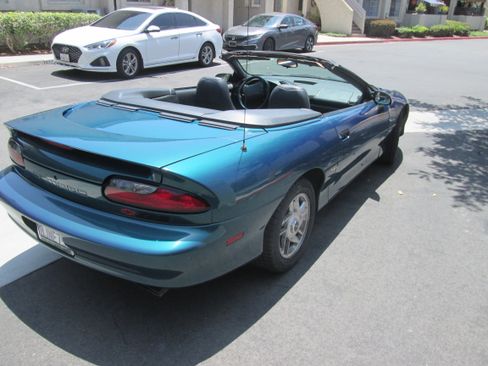 Used 1995 Chevrolet Camaro Z28 RWD image 4