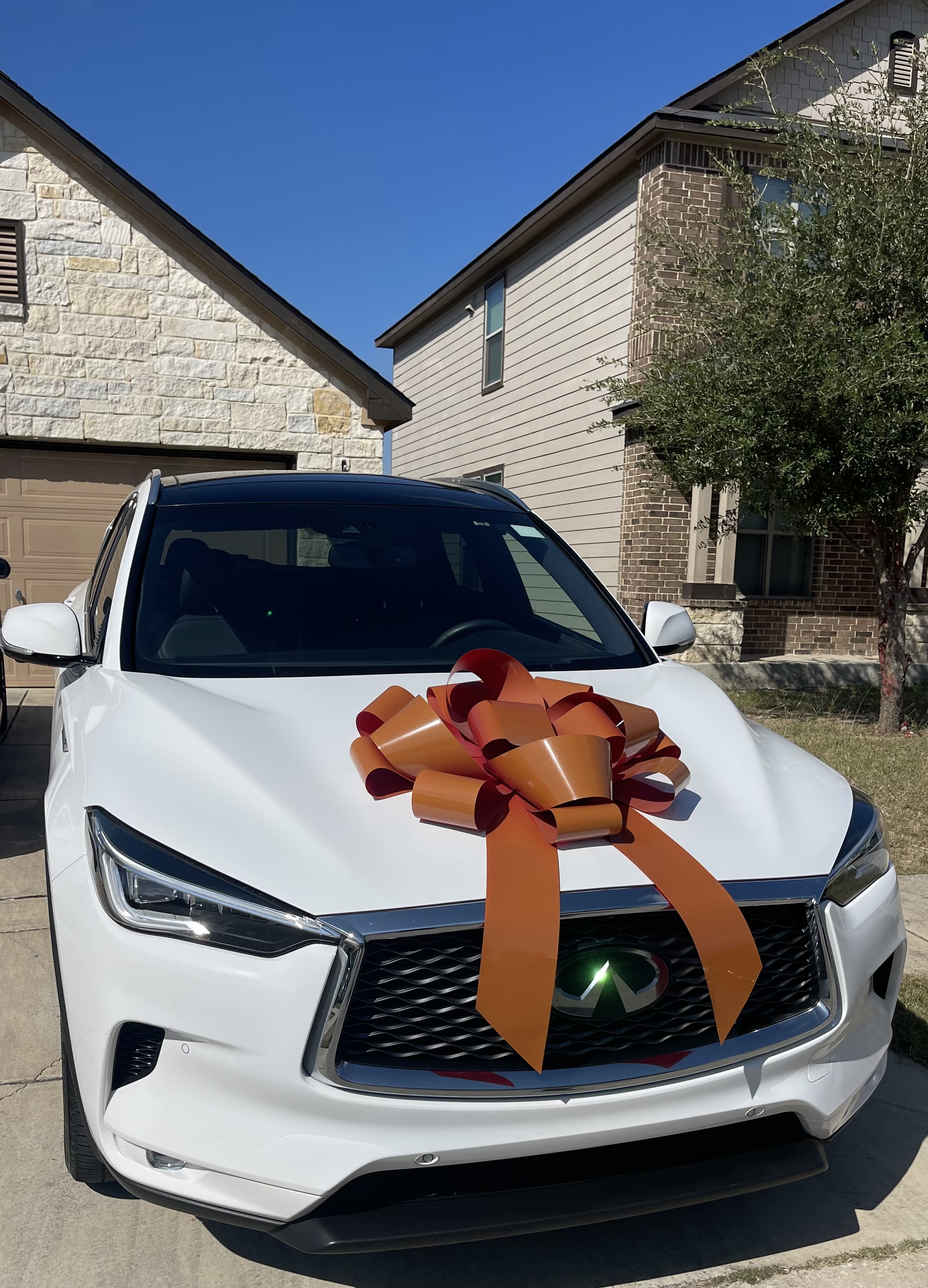 Used 2019 INFINITI QX50 Essential w/ Sensory Package FWD image 2