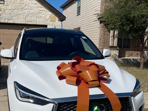 Used 2019 INFINITI QX50 Essential w/ Sensory Package FWD image 2