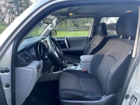 Used 2011 Toyota 4Runner SR5 w/ Convenience Pkg image 9