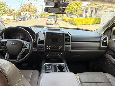 Used 2018 Ford Expedition XLT w/ Equipment Group 201A RWD image 24