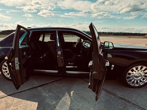 Used 2022 Rolls-Royce Phantom Sedan w/ The Phantom Package image 15