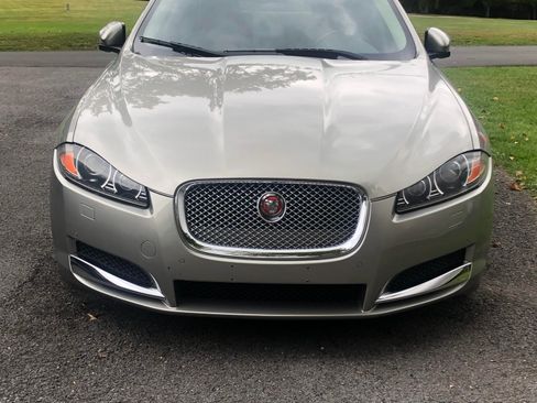 Used 2012 Jaguar XF image 1