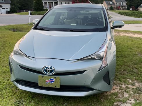 Used 2016 Toyota Prius Three FWD image 1