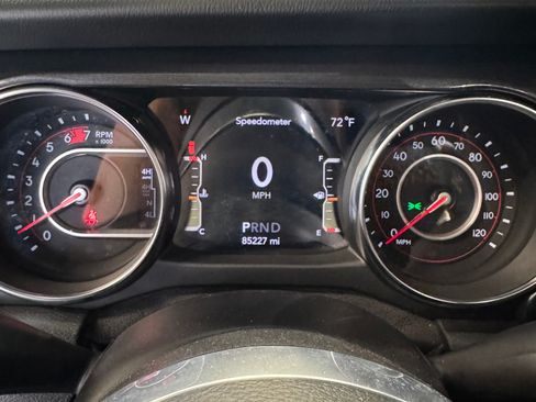 Used 2021 Jeep Wrangler Unlimited Rubicon AWD/4WD image 14