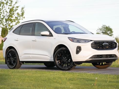 Used 2024 Ford Escape ST-Line Elite w/ Premium Technology Package image 1