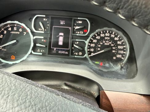 Used 2019 Toyota Tundra Limited w/ Limited Premium Package AWD/4WD image 15