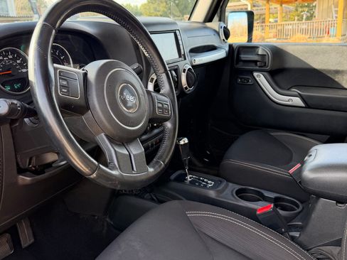 Used 2016 Jeep Wrangler Unlimited Sahara w/ Dual Top Group image 11