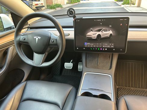 Used 2023 Tesla Model Y Performance AWD/4WD image 6
