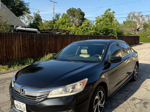 Used 2017 Honda Accord LX image 4