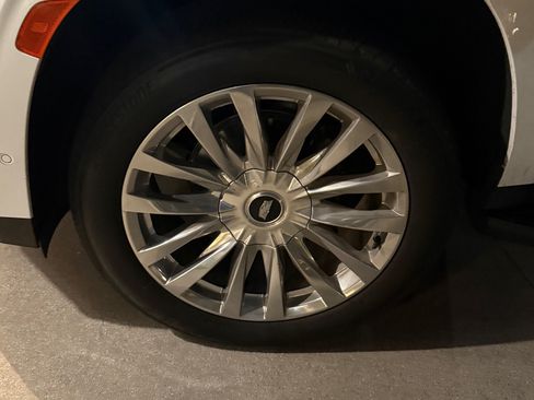 Used 2023 Cadillac Escalade Premium Luxury image 2