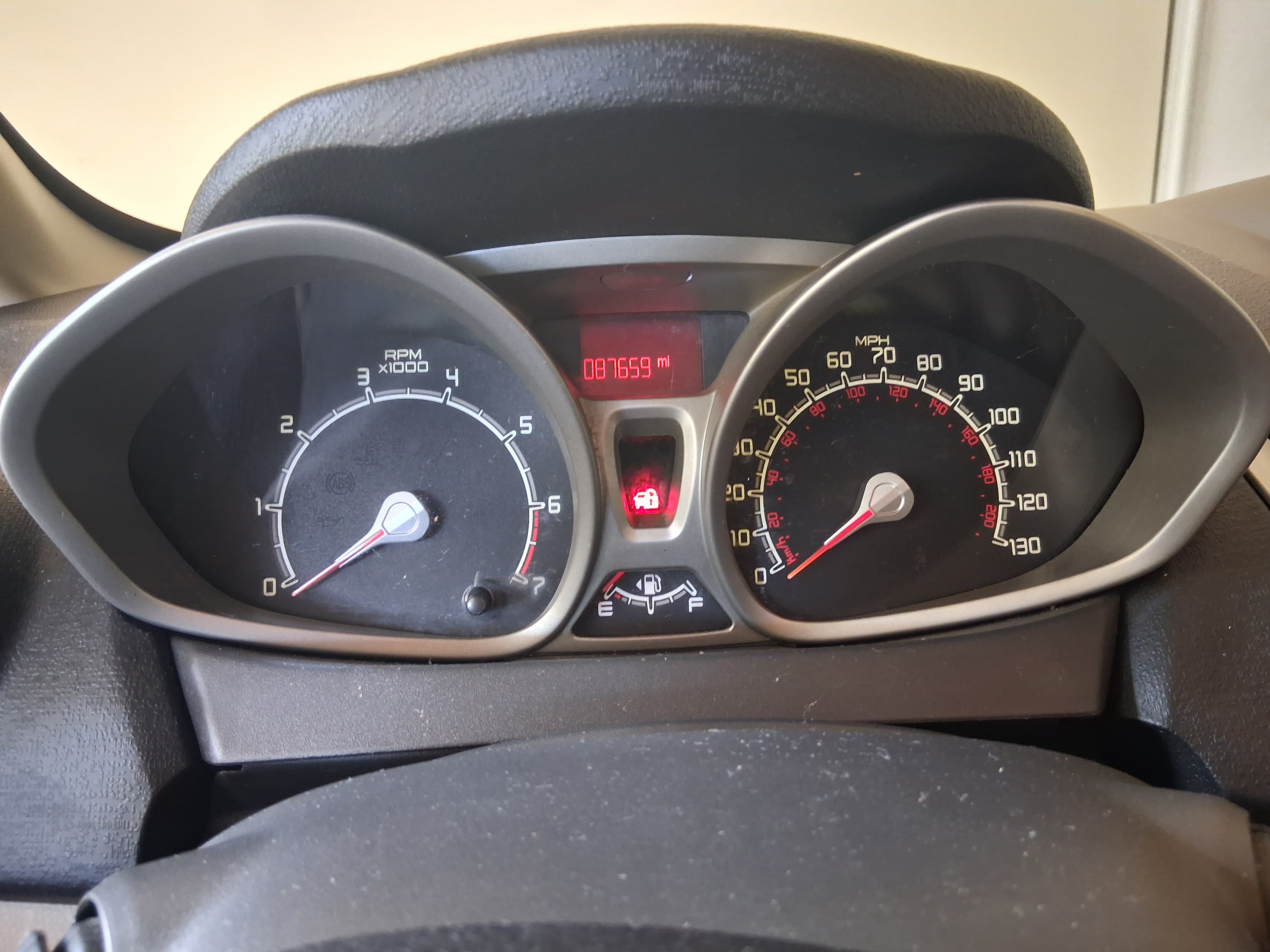 Used 2012 Ford Fiesta SE FWD image 2