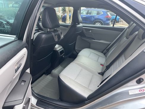 Used 2015 Toyota Camry SE image 11