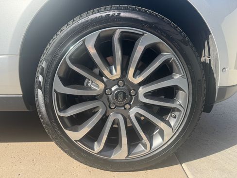 Used 2020 Land Rover Range Rover HSE image 16