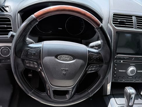Used 2018 Ford Explorer Platinum AWD/4WD image 25